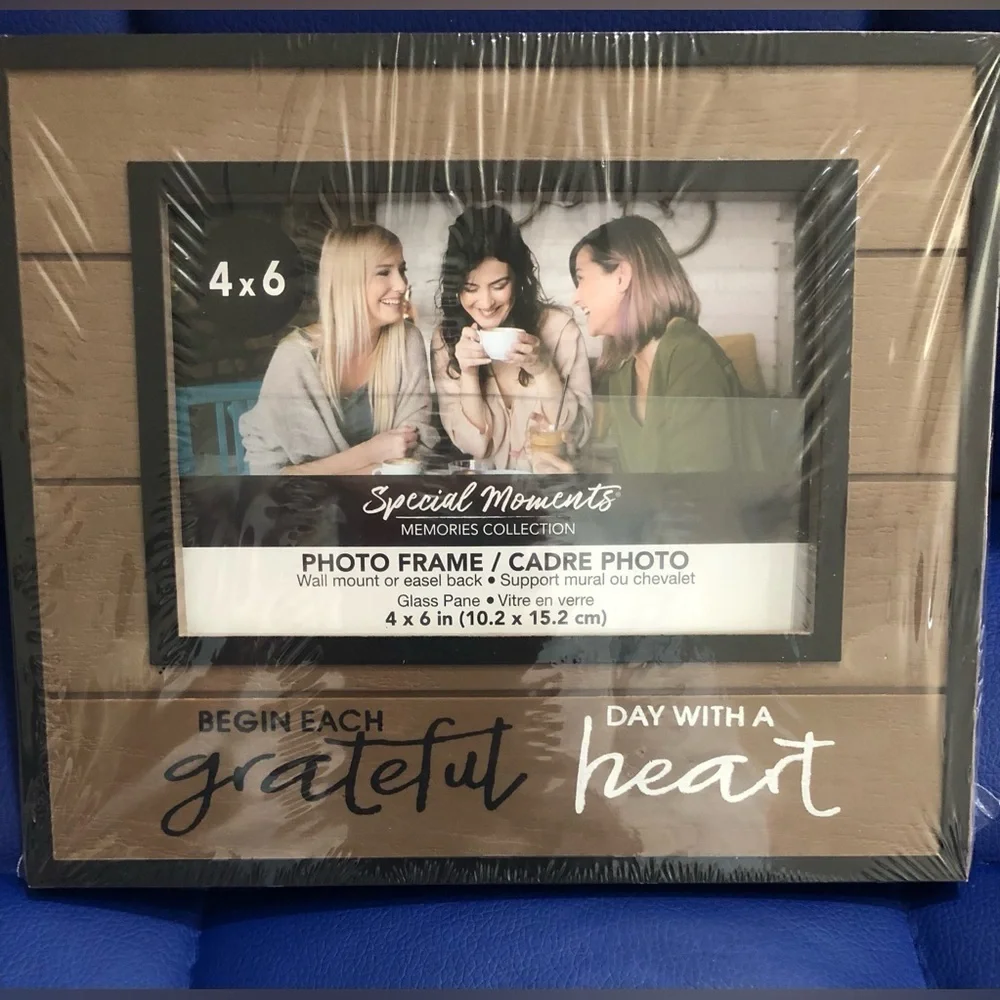2 brown farmhouse style Photo frames- Begin‎ Each Day with a Grateful Heart new